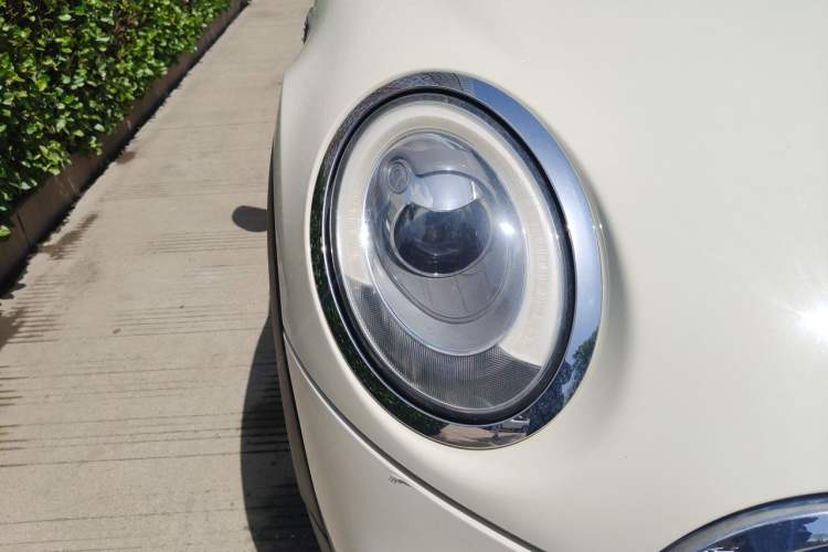 Used MINI 2015 2.0T COOPER S Five-Door Edition Right Front Headlight