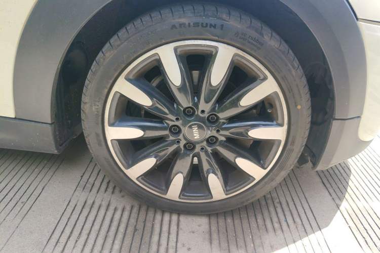 Used MINI 2015 2.0T COOPER S Five-Door Edition Right Front Wheel Hub