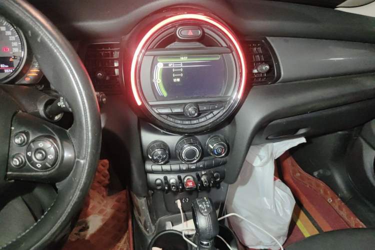Used MINI 2015 1.5T COOPER Fun Five-Door Edition Audio And AC Panel