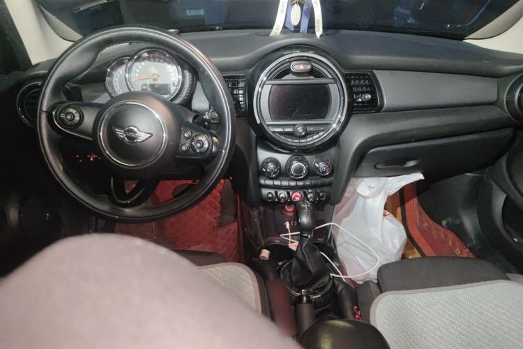 Used MINI 2015 1.5T COOPER Fun Five-Door Edition Center Console
