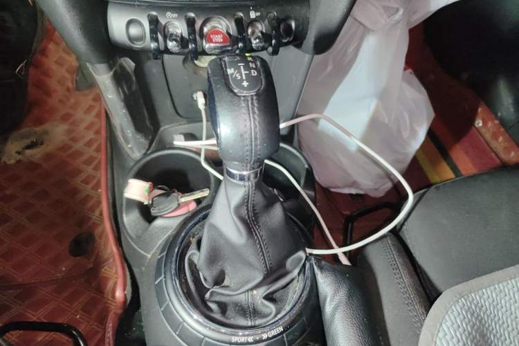 Used MINI 2015 1.5T COOPER Fun Five-Door Edition Gear Lever