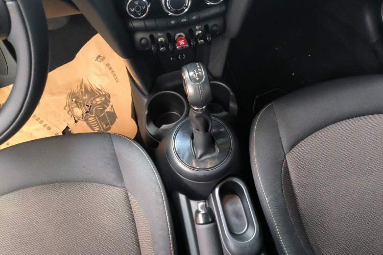 Used MINI 2015 1.2T ONE Five-Door Edition Gear Lever