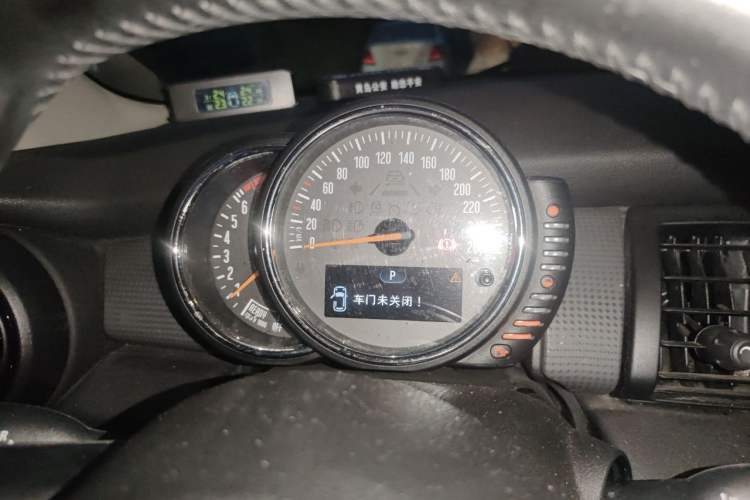 Used MINI 2015 1.5T COOPER Fun Five-Door Edition Instrument Cluster