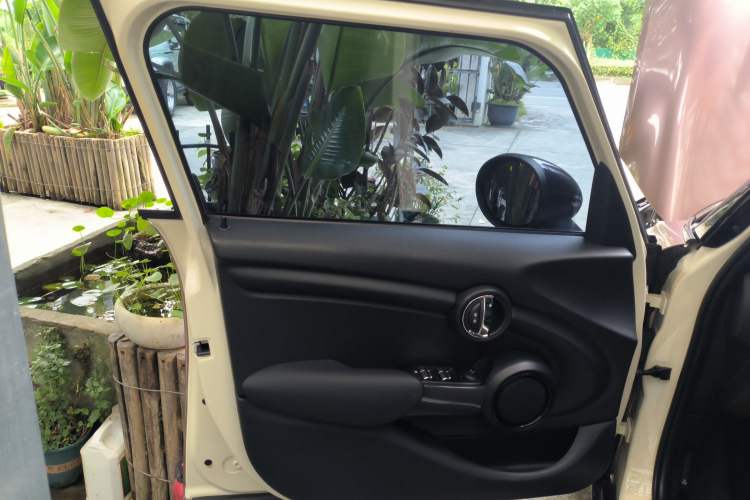 Used MINI 2015 1.2T ONE Five-Door Edition Left Front Door Interior