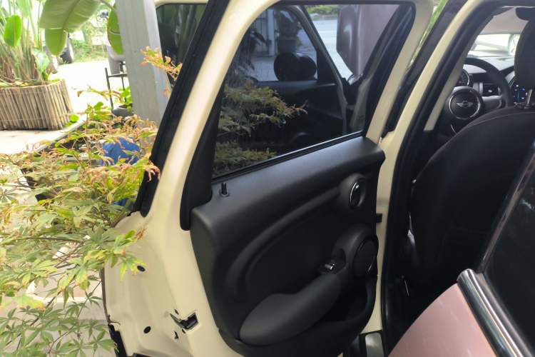 Used MINI 2015 1.2T ONE Five-Door Edition Left Rear Door Interior