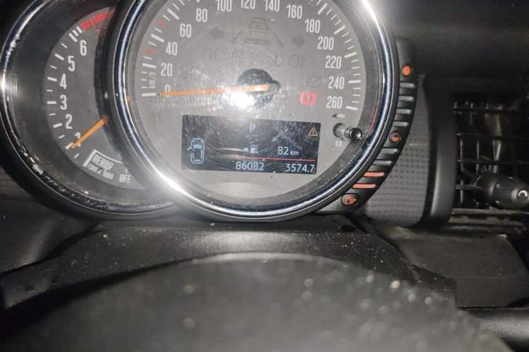 Used MINI 2015 1.5T COOPER Fun Five-Door Edition Odometer Close Up