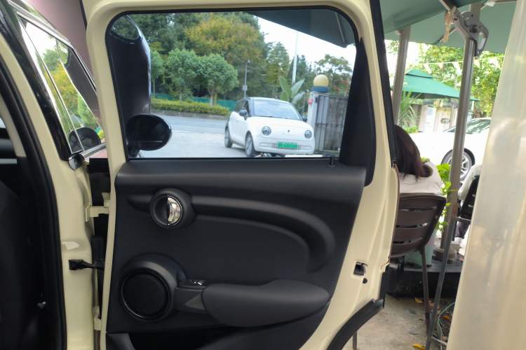 Used MINI 2015 1.2T ONE Five-Door Edition Right Rear Door Interior
