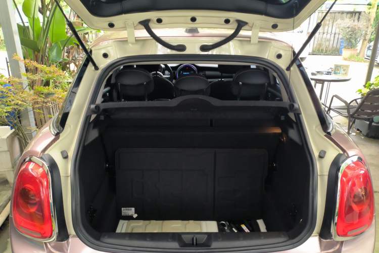 Used MINI 2015 1.2T ONE Five-Door Edition Trunk