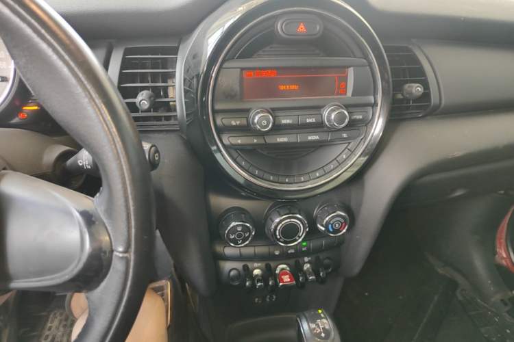Used MINI 2015 1.2T ONE Five-Door Edition Audio And AC Panel