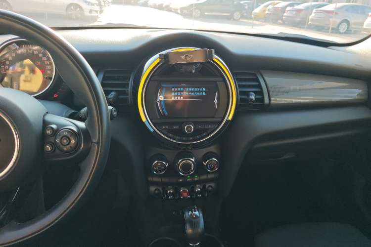 Used MINI 2015 1.5T COOPER Fun Five-Door Edition Audio And AC Panel