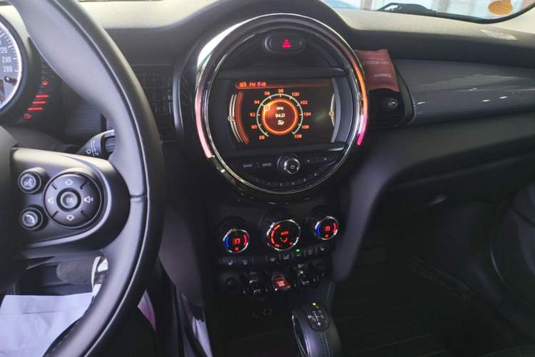 Used MINI 2015 1.5T COOPER Excitement Five-Door Edition Audio And AC Panel