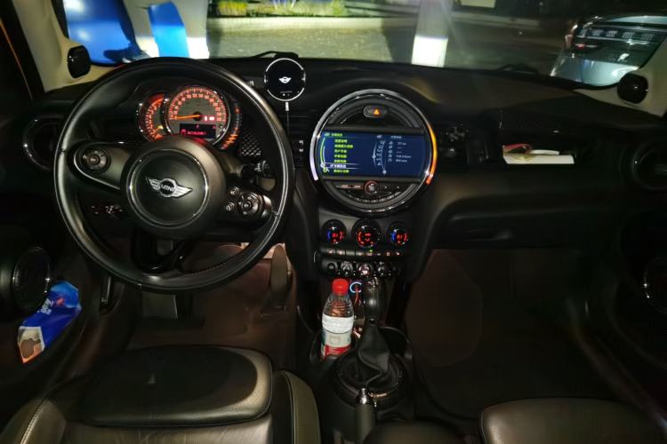 Used MINI 2015 2.0T COOPER S Five-Door Edition Center Console