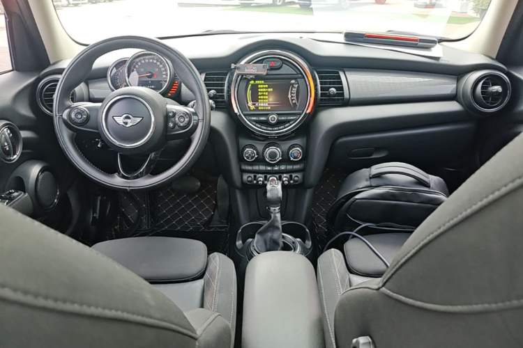 Used MINI 2015 1.5T COOPER Fun Five-Door Edition Center Console