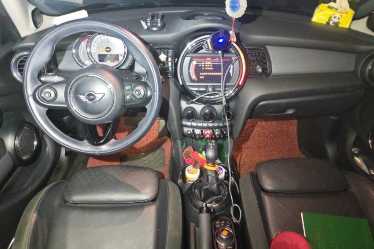 Used MINI 2015 1.5T COOPER Excitement Five-Door Edition Center Console