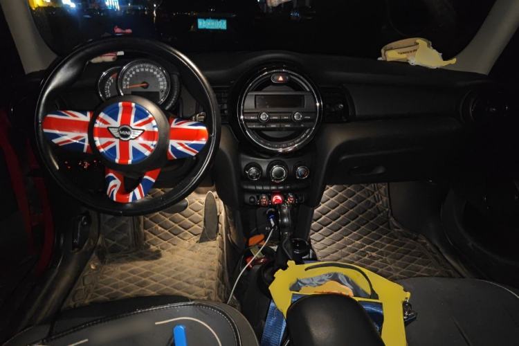 Used MINI 2015 1.2T ONE Five-Door Edition Center Console