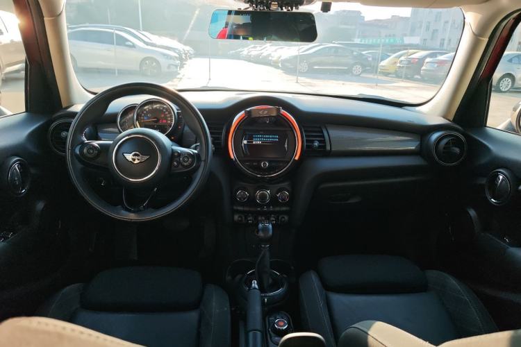 Used MINI 2015 1.5T COOPER Fun Five-Door Edition Center Console
