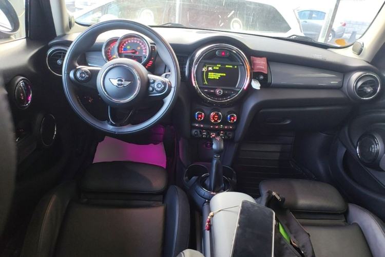 Used MINI 2015 1.5T COOPER Excitement Five-Door Edition Center Console