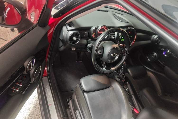 Used MINI 2015 2.0T COOPER S Five-Door Edition Driver Seat