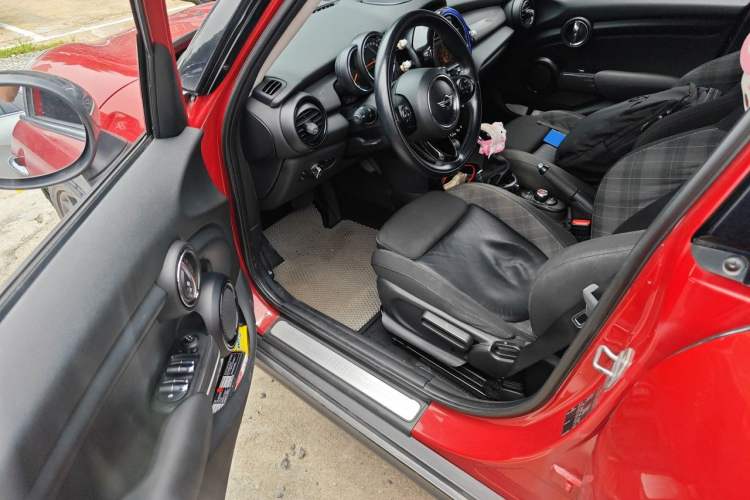 Used MINI 2015 1.5T COOPER Fun Five-Door Edition Driver Seat