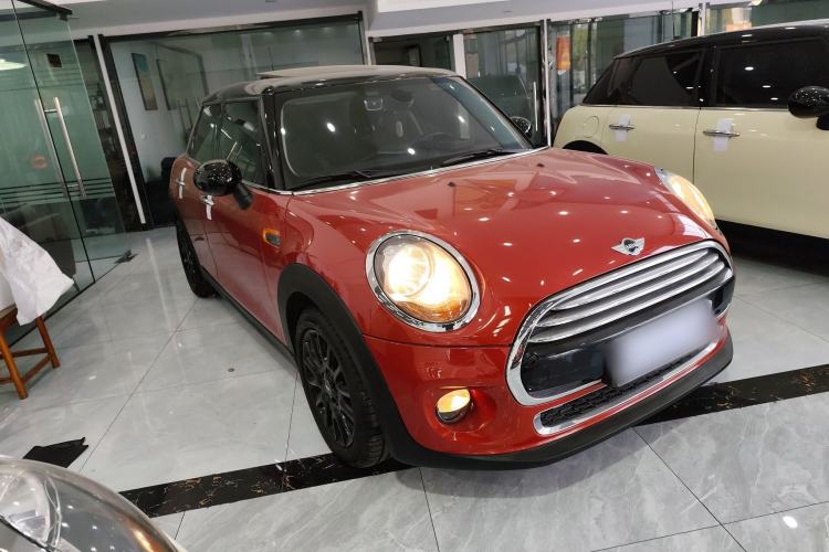 Used MINI 2015 1.5T COOPER Fun Five-Door Edition Front Right 45 Deg