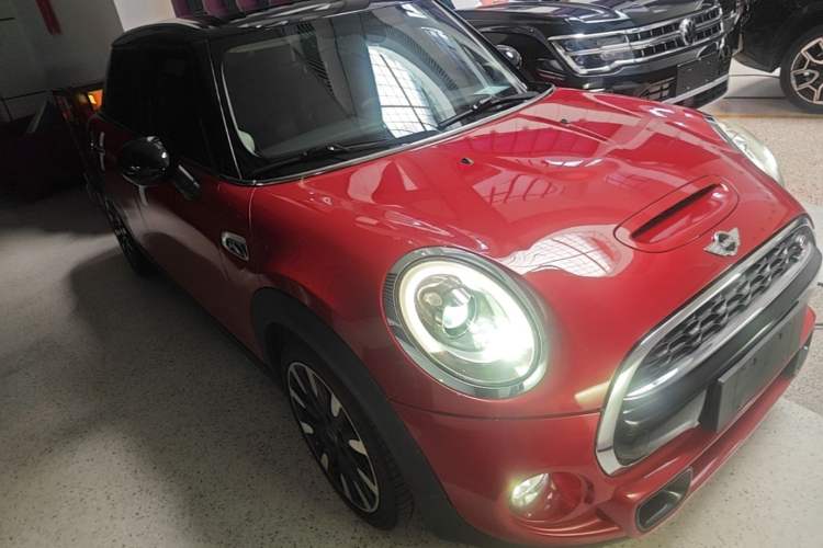 Used MINI 2015 2.0T COOPER S Five-Door Edition Front Right 45 Deg