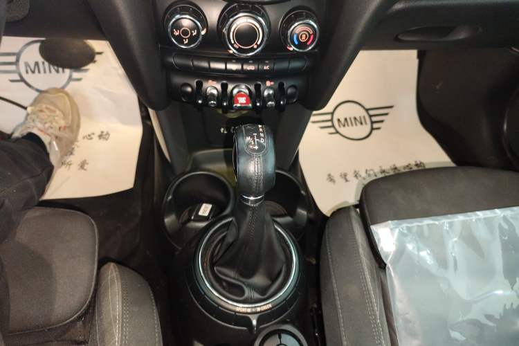 Used MINI 2015 1.5T COOPER Fun Five-Door Edition Gear Lever