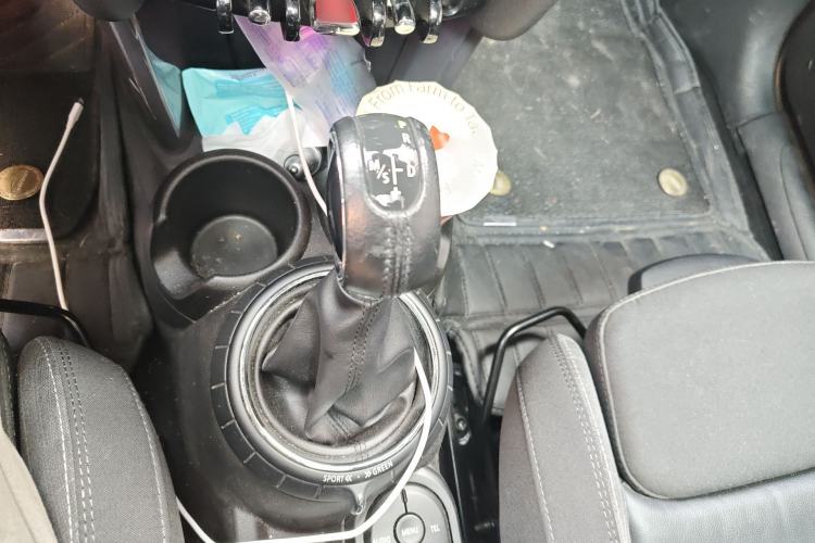 Used MINI 2015 1.5T COOPER Fun Five-Door Edition Gear Lever