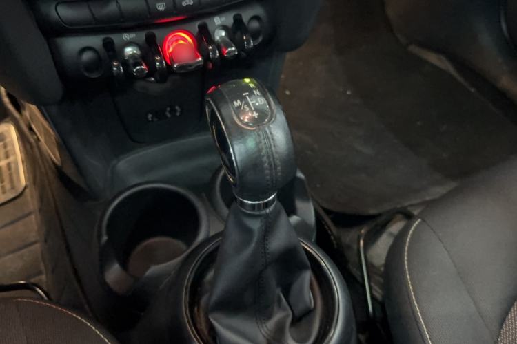 Used MINI 2015 1.2T ONE Five-Door Edition Gear Lever