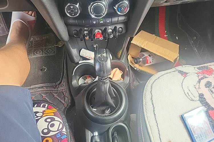 Used MINI 2015 1.2T ONE Five-Door Edition Gear Lever