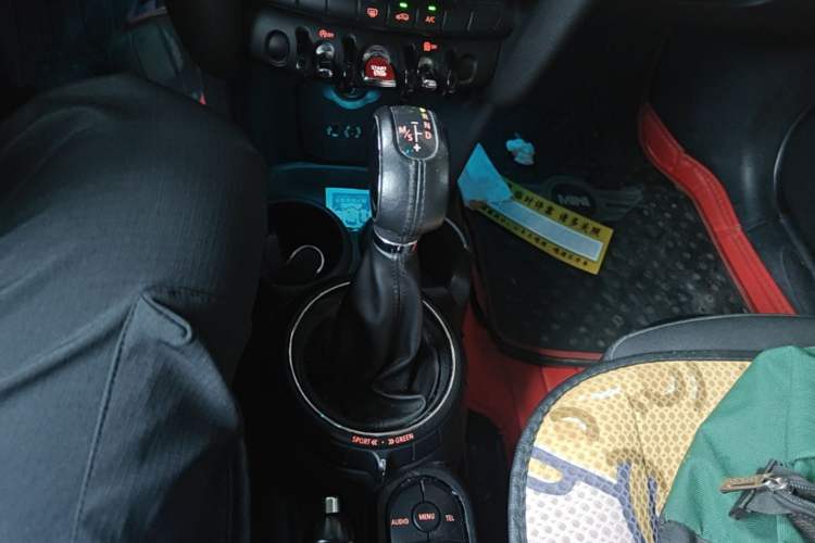 Used MINI 2015 1.5T COOPER Fun Five-Door Edition Gear Lever