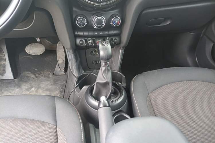 Used MINI 2015 1.2T ONE Five-Door Edition Gear Lever