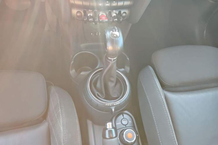 Used MINI 2015 1.5T COOPER Fun Five-Door Edition Gear Lever