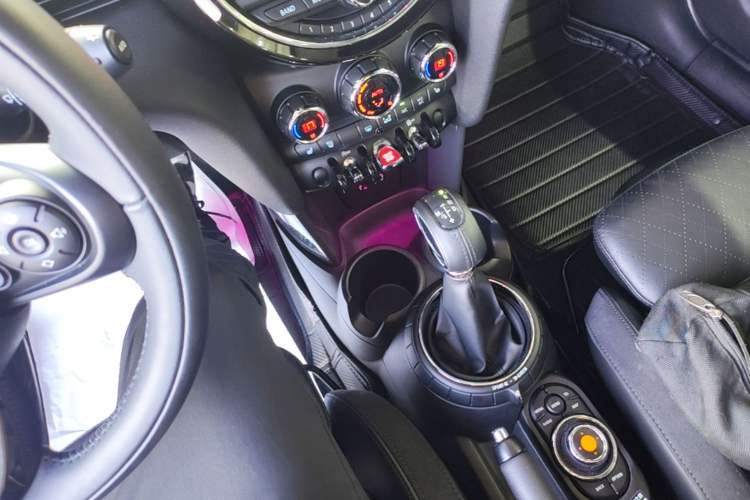 Used MINI 2015 1.5T COOPER Excitement Five-Door Edition Gear Lever