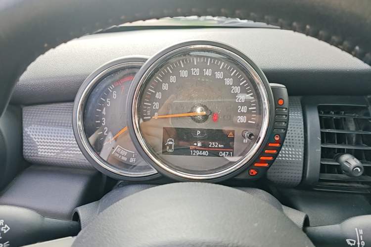 Used MINI 2015 1.5T COOPER Fun Five-Door Edition Instrument Cluster