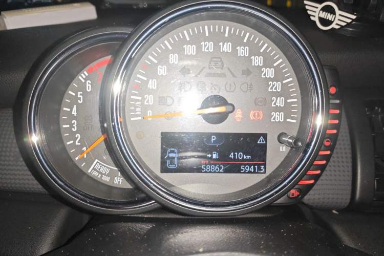 Used MINI 2015 1.5T COOPER Excitement Five-Door Edition Instrument Cluster