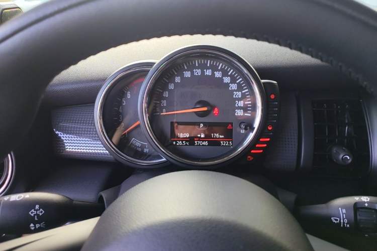 Used MINI 2015 1.5T COOPER Excitement Five-Door Edition Instrument Cluster
