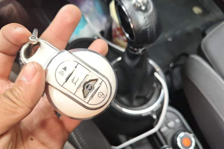 Used MINI 2015 1.5T COOPER Fun Five-Door Edition Interior 1