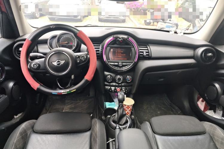 Used MINI 2015 1.5T COOPER Fun Five-Door Edition Interior 2