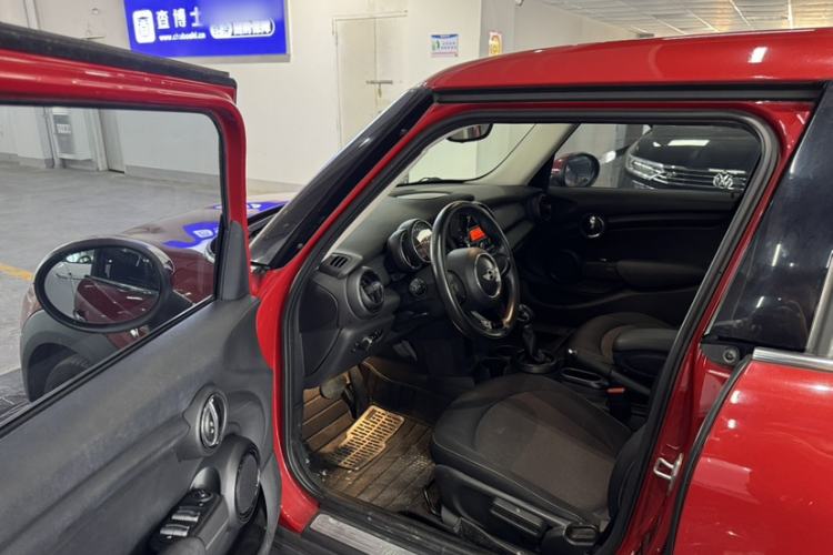 Used MINI 2015 1.2T ONE Five-Door Edition Interior 3