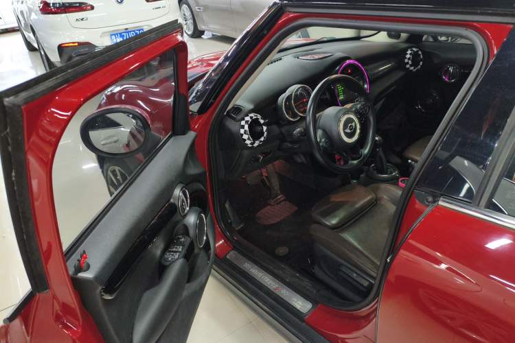Used MINI 2015 2.0T COOPER S Five-Door Edition Interior 3