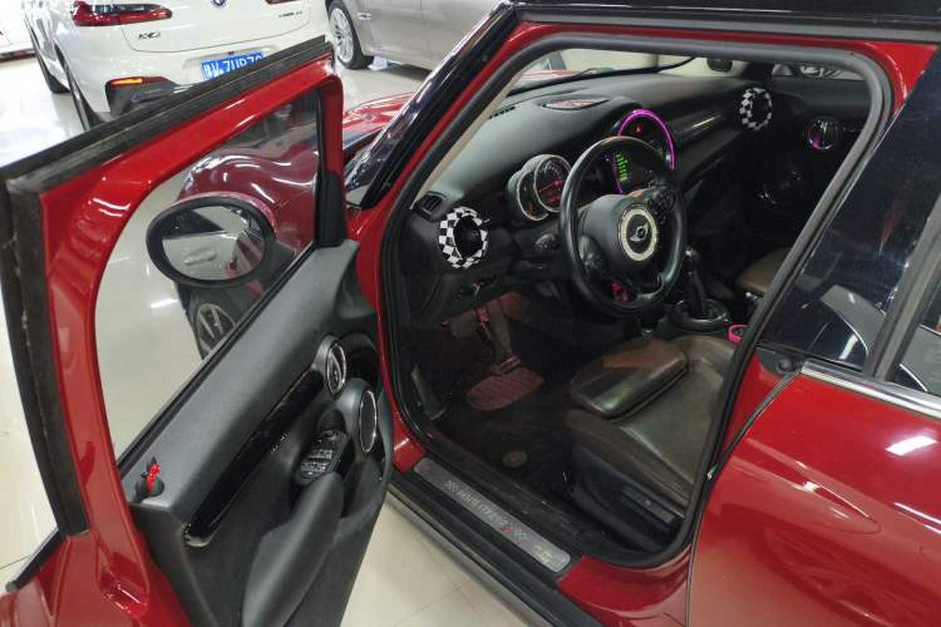 Used MINI 2015 2.0T COOPER S Five-Door Edition Interior 3