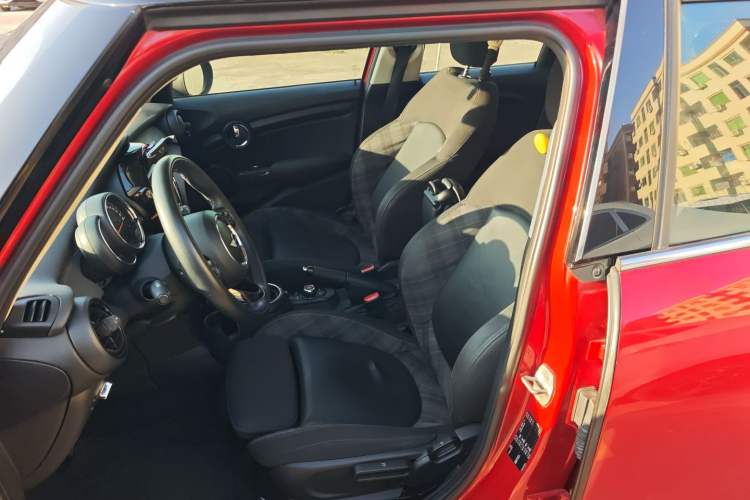 Used MINI 2015 1.5T COOPER Fun Five-Door Edition Left Front Seat