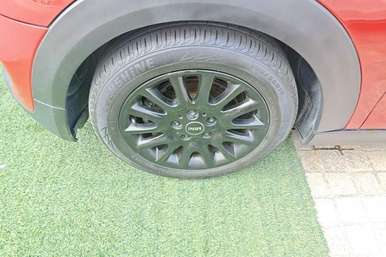Used MINI 2015 1.5T COOPER Fun Five-Door Edition Left Front Wheel Hub