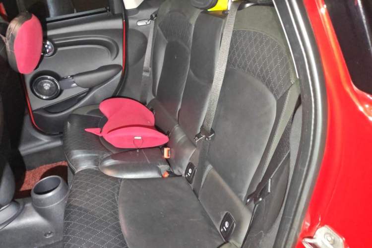 Used MINI 2015 1.5T COOPER Excitement Five-Door Edition Left Rear Seat