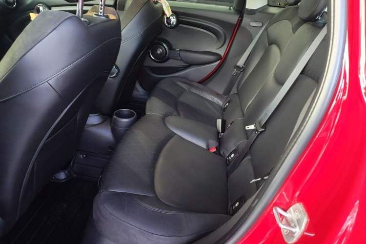 Used MINI 2015 1.5T COOPER Excitement Five-Door Edition Left Rear Seat