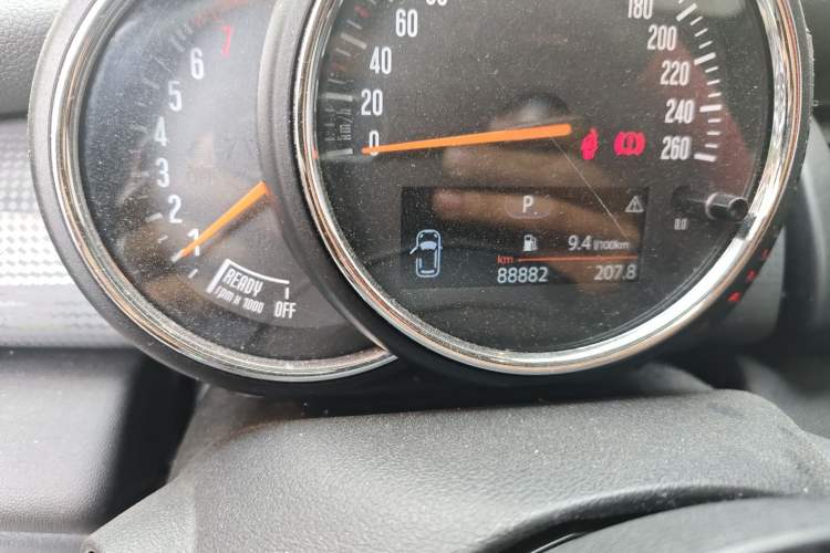 Used MINI 2015 1.5T COOPER Fun Five-Door Edition Odometer Close Up