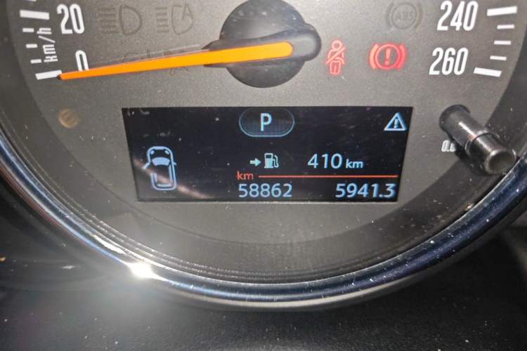 Used MINI 2015 1.5T COOPER Excitement Five-Door Edition Odometer Close Up