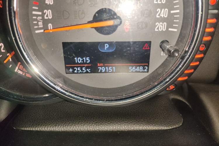 Used MINI 2015 1.2T ONE Five-Door Edition Odometer Close Up