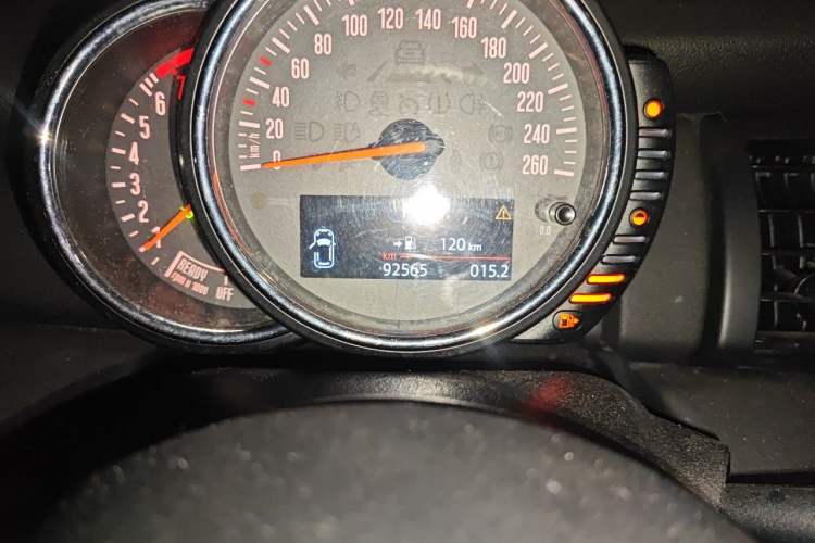 Used MINI 2015 1.2T ONE Five-Door Edition Odometer Close Up