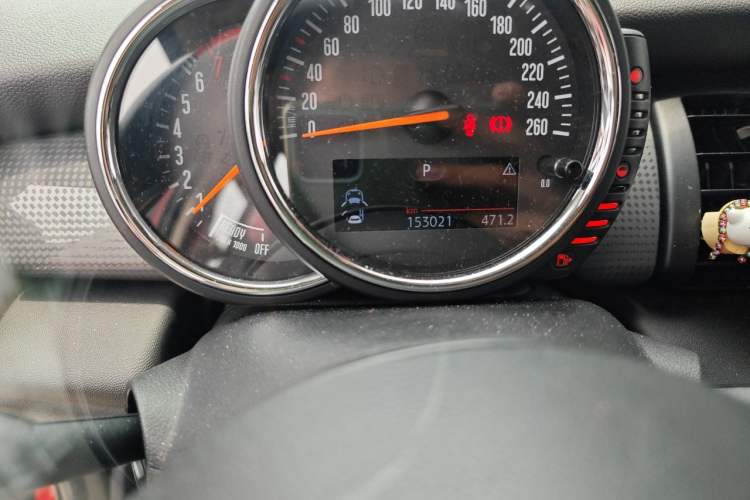 Used MINI 2015 1.5T COOPER Fun Five-Door Edition Odometer Close Up